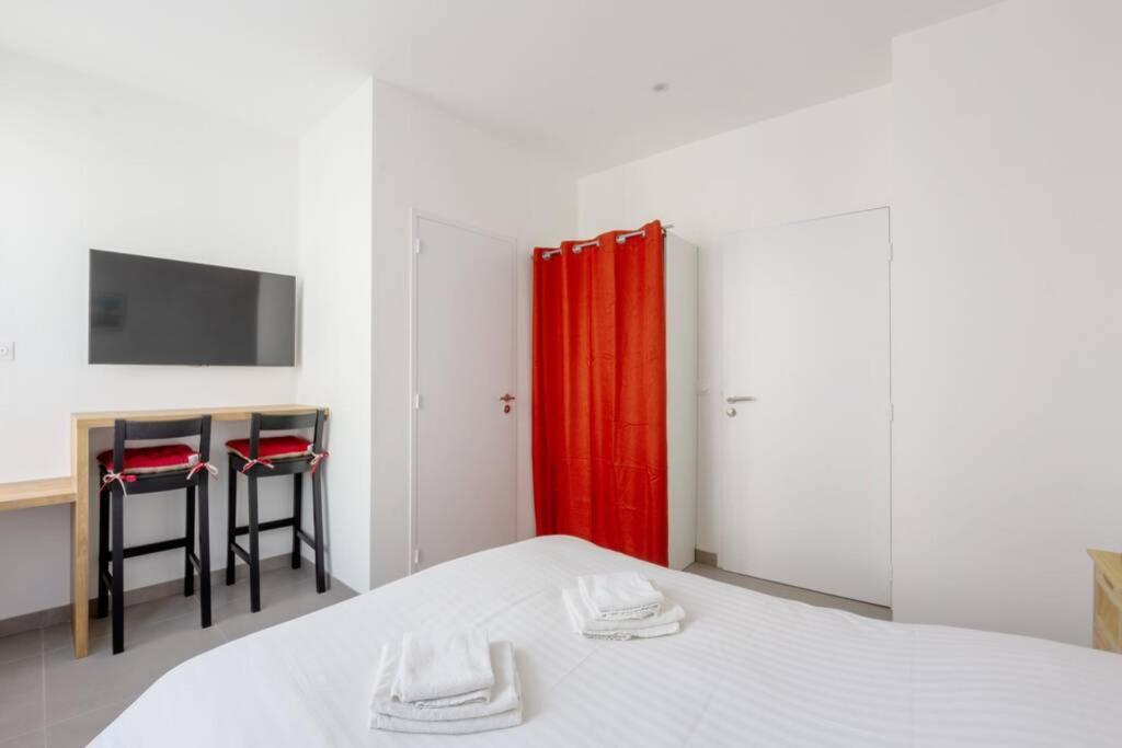 La Chambre Liberte 1, Sdb Privative Et Tv, Cuisine Salon Partages, Confort Et Hypercentre Brest Luaran gambar